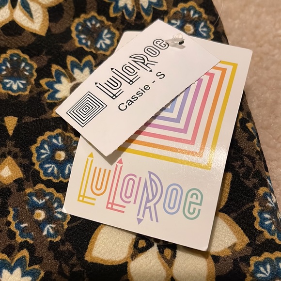 LulaRoe Cassie skirt - Picture 2 of 2
